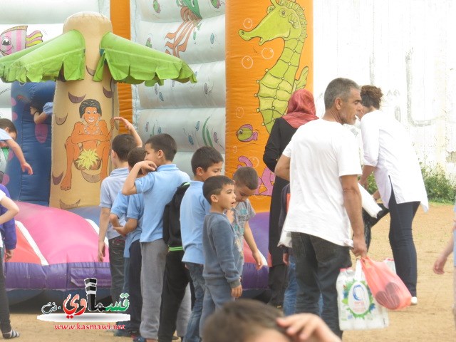 كفرقاسم : طلاب وطالبات مدرسة جنة ابن رشد يمرحون ويفرحون في كرنفال عطلة الربيع